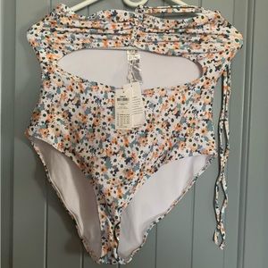 ONLY TAMMIE FLORAL SWIMSUIT White Floral